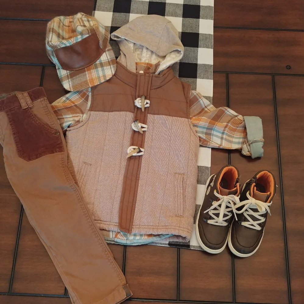 4 piece set Boys outfit. 4T bottom 5T tops